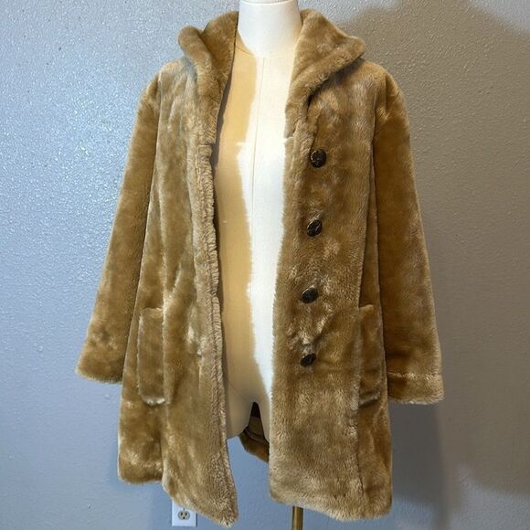 Vintage Cara women’s faux fur coat. No size tag. Please see measurements - Picture 6 of 11